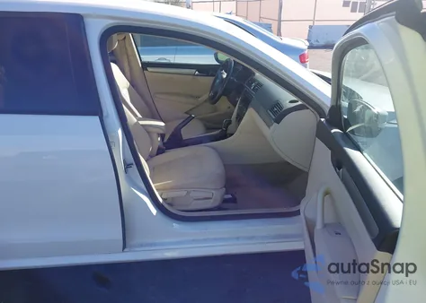 2014 Volkswagen Passat 1.8T Wolfsburg Edition z USA, uszkodzony, nr VIN 1VWAT7A38EC095360